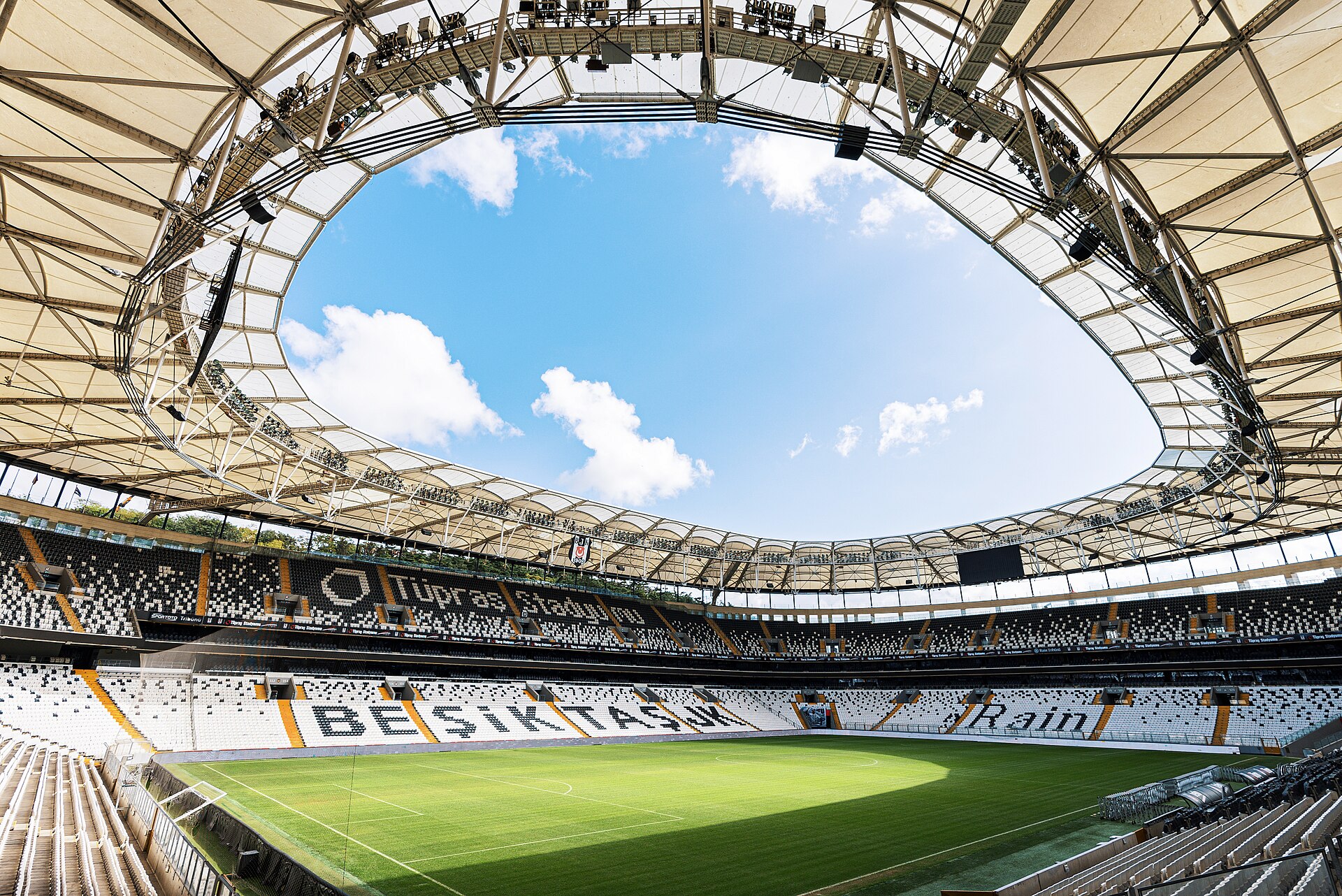 Tüpraş Stadyumu, home of Beşiktaş
